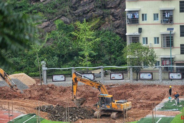 操场埋尸案是怎么回事 黑势力保护伞邓世平惨遭杀害