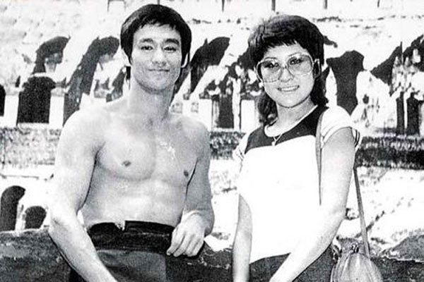 李小龙遗体可怕 为什么会死在女人的床上是出轨了吗