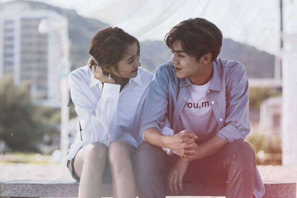 关晓彤鹿晗领证 是嫌场面还不够乱吗