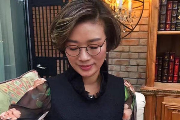 周立波老婆胡洁离过n次 如今的甜蜜不比什么都强