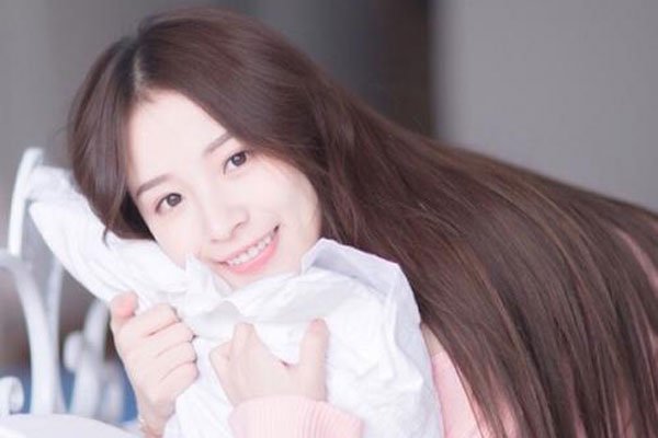 周二珂公布恋情 斗鱼最火的美女现在发展怎么样