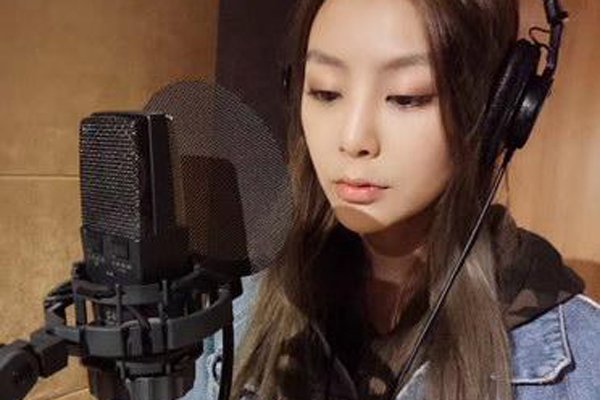 ���������ͼƬ ����Ƶ�е�Ů���ǲ���һ���첲