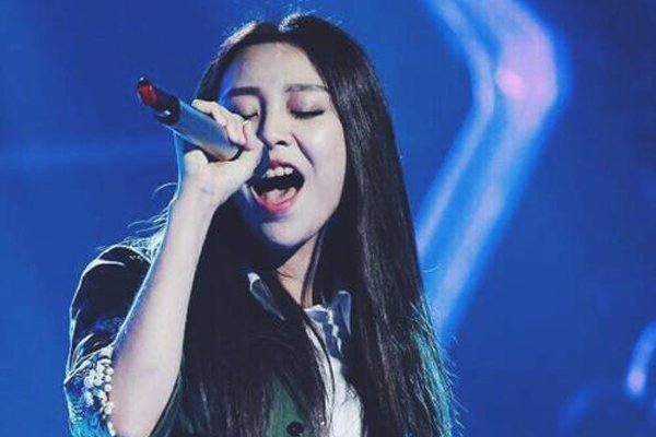 ���������ͼƬ ����Ƶ�е�Ů���ǲ���һ���첲