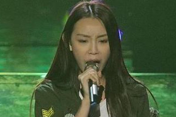 ���������ͼƬ ����Ƶ�е�Ů���ǲ���һ���첲