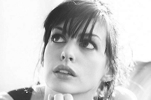 安妮海瑟薇为什么在美国不受欢迎 嫉妒太完美角色不喜欢