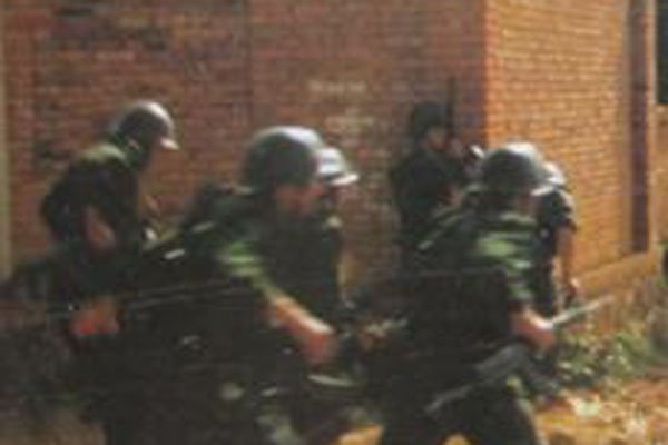 ƽԶ���¼������˶����� һ��ץ���Ե�����ս���Ⱥ�����