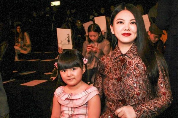 ��ʫ�䳰��Ҧ��Ů�� û�н�������һ��ѧУ��