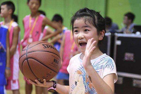 ��ʫ�䳰��Ҧ��Ů�� û�н�������һ��ѧУ��