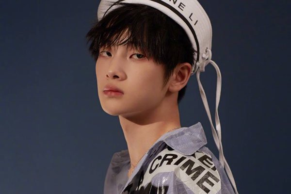 周震南有纹身吗 捂得那么严实白净的和女孩子一样