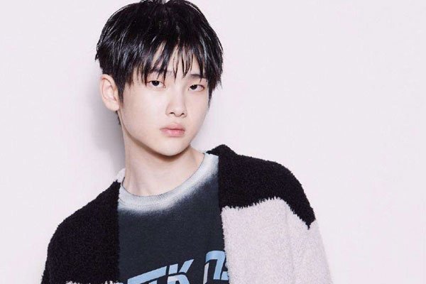 周震南有纹身吗 捂得那么严实白净的和女孩子一样