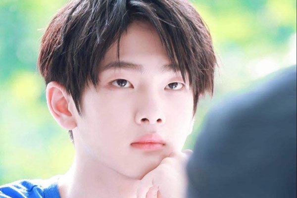 周震南有纹身吗 捂得那么严实白净的和女孩子一样