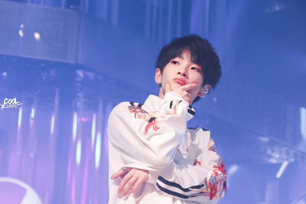 周震南有纹身吗 捂得那么严实白净的和女孩子一样