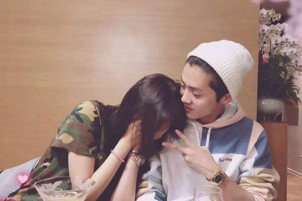 关晓彤和鹿晗结婚了吗 毕业结婚两人曝光率都不一样