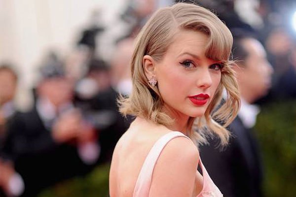 ùù���й���̬�� ���������绰����Ȼ����ֹ��