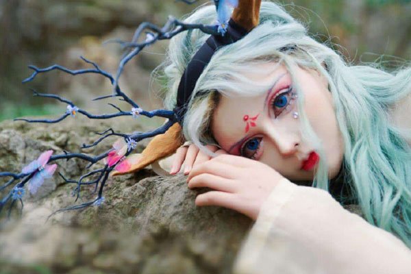 芭比迪丽拉卸妆后的样子 谁见过这样的“恐龙”!