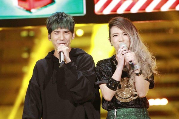 ��ܿ�����л���Ů ����������·��Եʵ�������