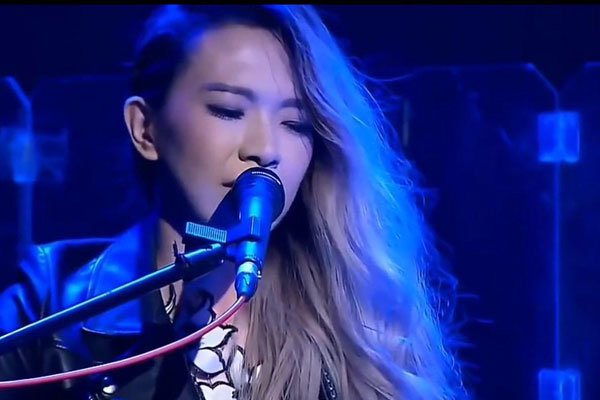 ��ܿ�����л���Ů ����������·��Եʵ�������