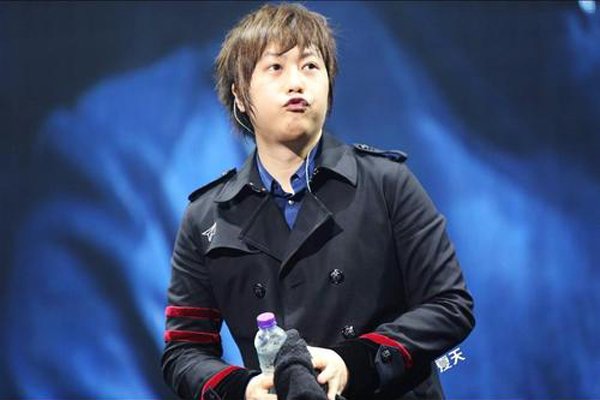 陈信宏承认开嗓针 成年人的心酸吃药也要坚持