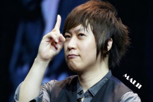 陈信宏承认开嗓针 成年人的心酸吃药也要坚持