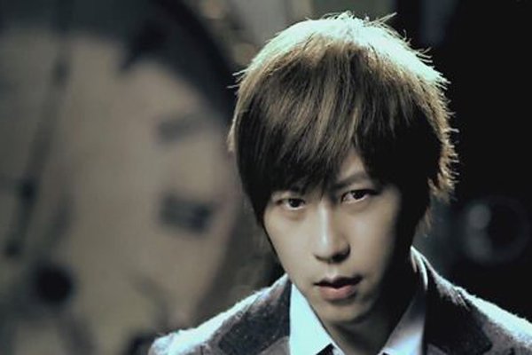 陈信宏承认开嗓针 成年人的心酸吃药也要坚持