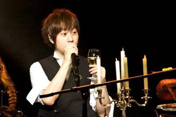 陈信宏承认开嗓针 成年人的心酸吃药也要坚持