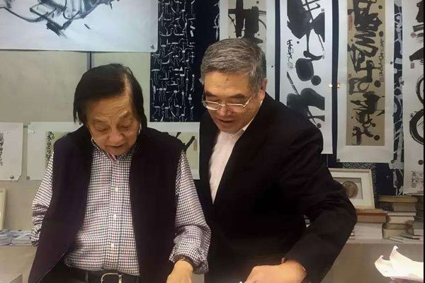 ��������ǰ�޵���Ů ǰ�κ����ι�ϵ�ǳ�����ô������