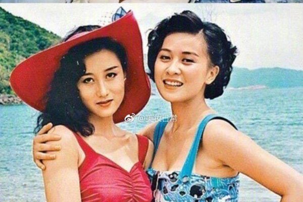 靓足100分利智透点 两点太突出红衣服好诱人