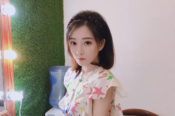 冯提莫同款声卡 LCKB S08可以试一试