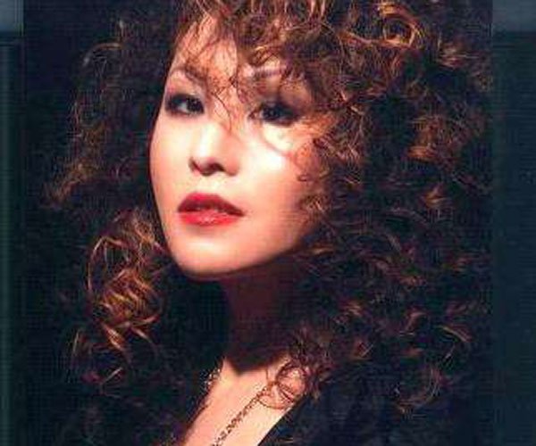 罗琦的眼睛是谁打的 俨然一副不良青年的样子