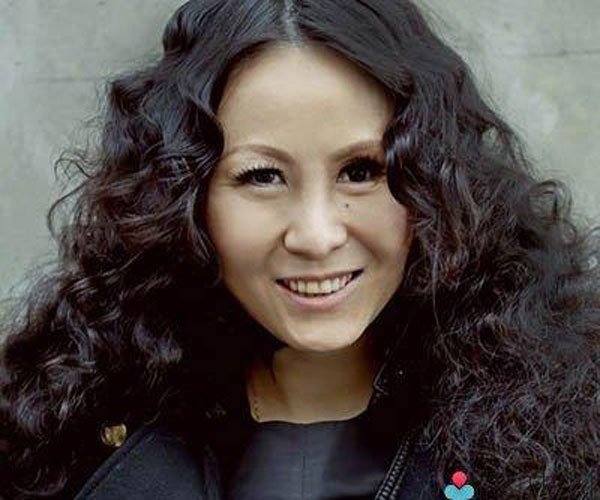 罗琦的眼睛是谁打的 俨然一副不良青年的样子