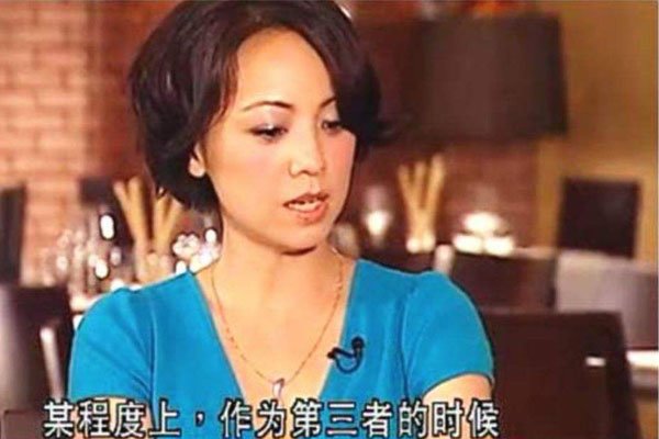 江华邓萃雯当年事件 小三事件还打官司交恶怎么回事