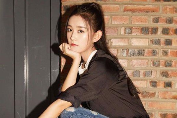 蒋依依素颜丑照 中戏校花这名她担得起吗