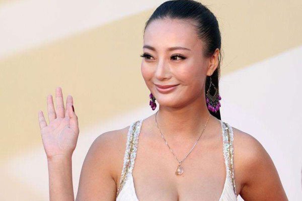 王李丹妮三级片 王晶御用女主为什么不红火