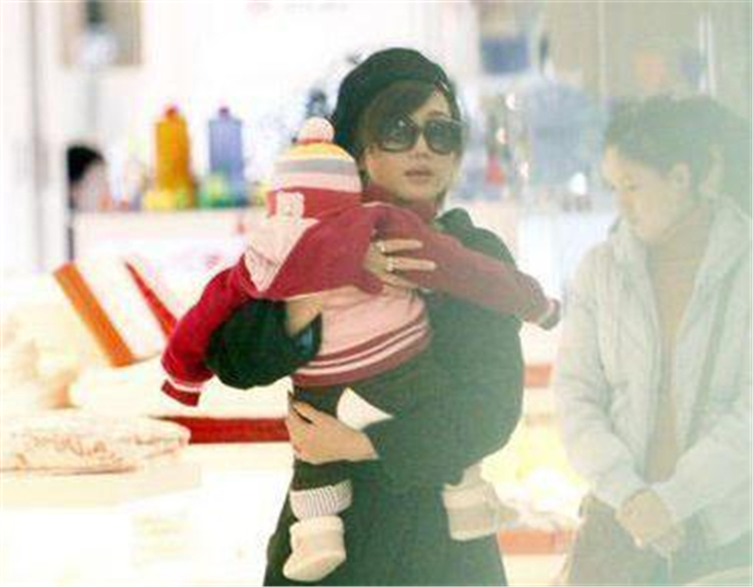 ���䵱�ڸ�����ι�� ���侹Ȼ�����ˣ�