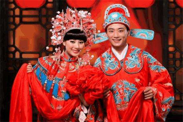 结婚晚上应该做什么 新郎对新娘做什么事必须要哪个