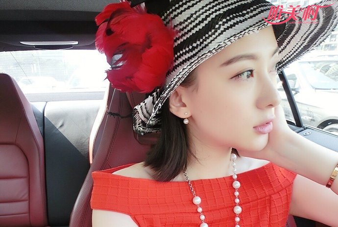 Ѧ֮ǫ��Ů����Ԣ����˭ ��Ԣ�Ժ͸�������ͬһ������