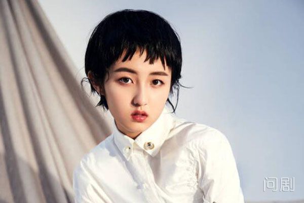 张子枫真实身高体重 身高一米六体重大约在90斤左右