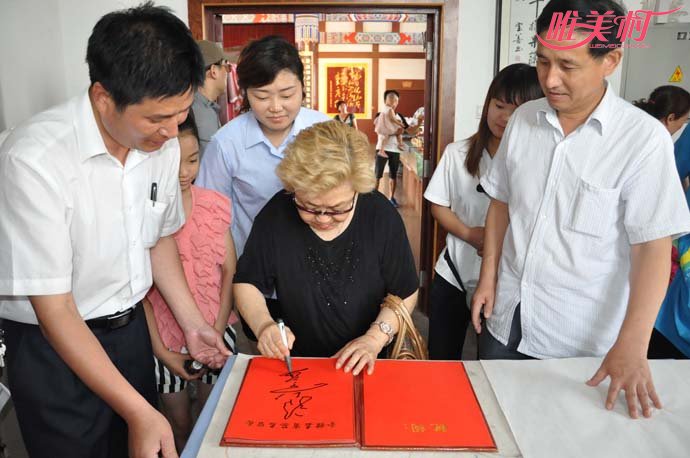 ����Ӣ�������������� ��һ���ɷ����з��ֶ�