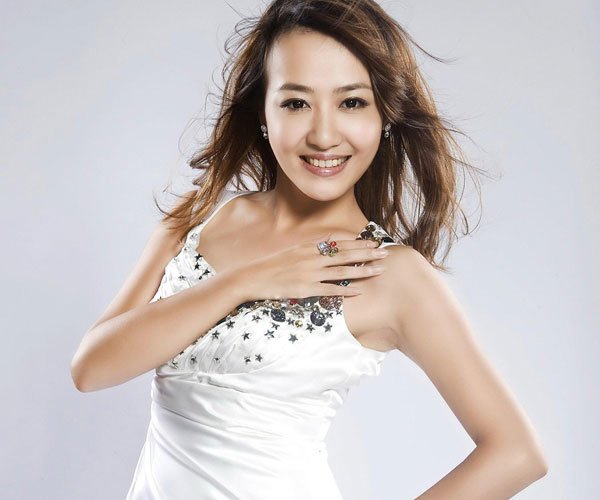 左岩的个人资料简介 左岩的现任老公是谁