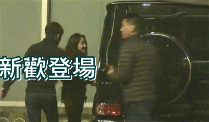 李云迪新女友是否属实 和神秘女子一身黑色系衣服