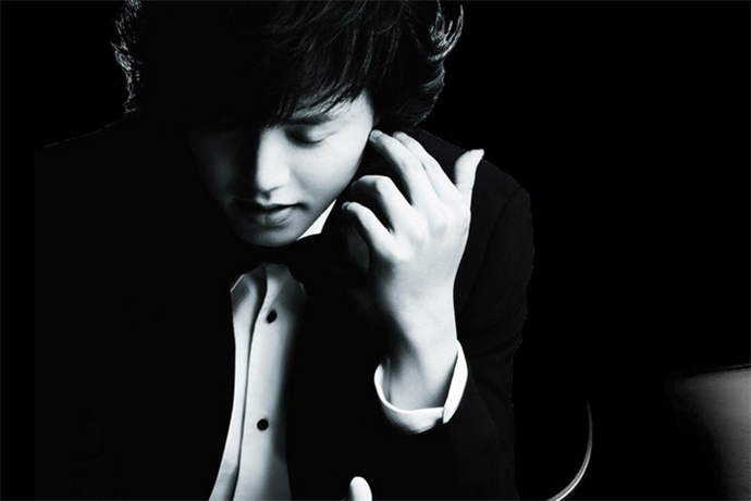 李云迪新女友是否属实 和神秘女子一身黑色系衣服