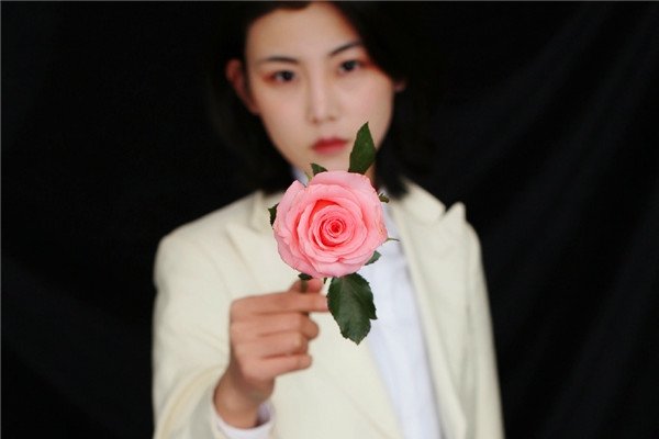 ���Ȼ���˼������� �ֲ������Ů��������