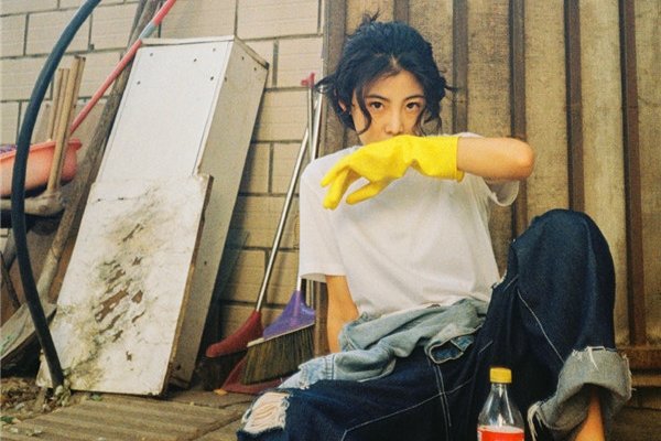 ���Ȼ���˼������� �ֲ������Ů��������