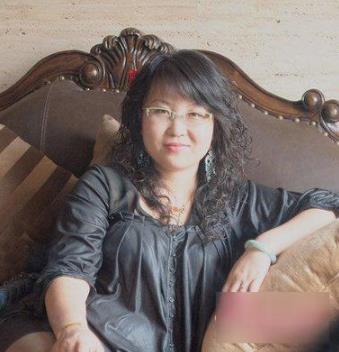 40���Ů���ʺ�ʲô���� 40һ50��Ů�̷���