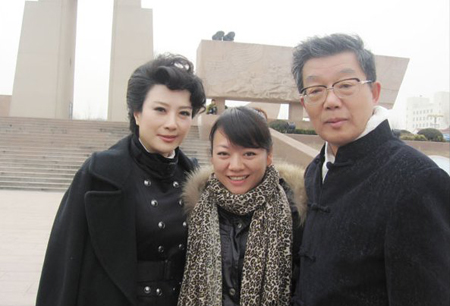 车晓彤的现任妻子何洁照片 车晓彤和车晓的关系