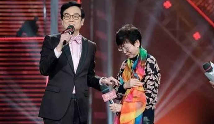 �ư����������ľ� ������һ��������һ��Ů��