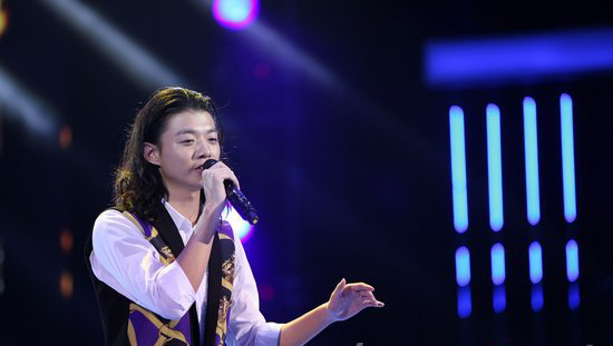 霍尊的老爸是谁啊 小时候和父亲合照