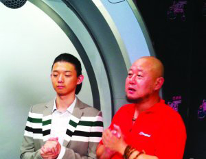 霍尊的老爸是谁啊 小时候和父亲合照