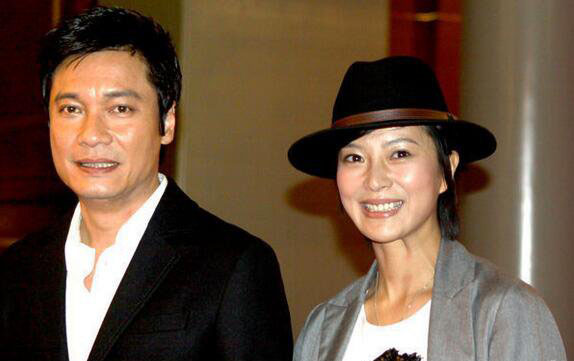 苏岩家庭背景显赫 军方背景财力足拥有私人飞机