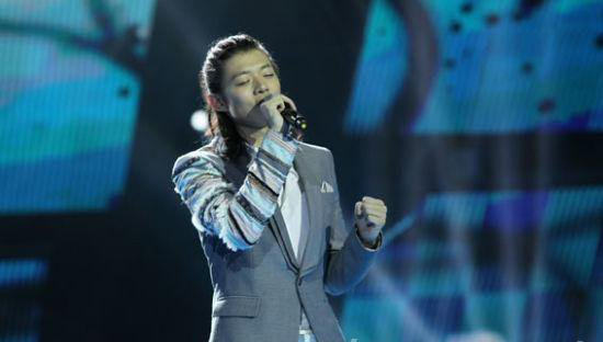 霍尊的老爸是谁啊 小时候和父亲合照